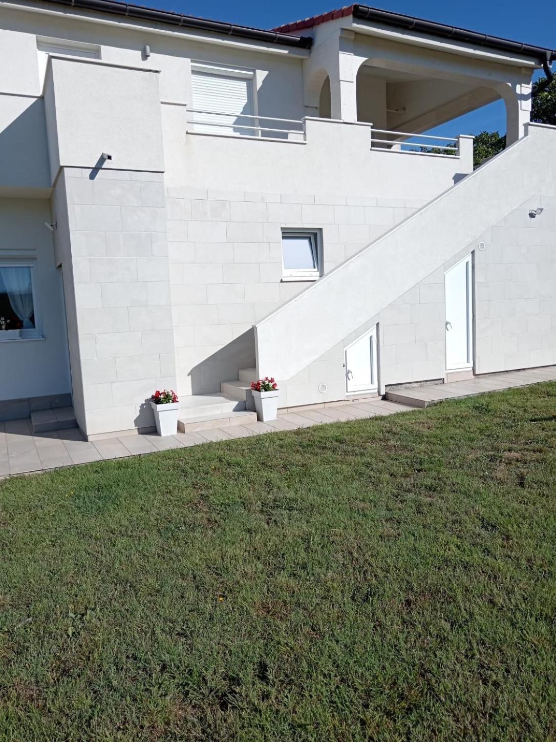 Apartmani Sol Vlasici باغ المظهر الخارجي الصورة